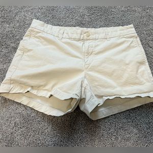 EUC Gap Women’s Size 12 3.5” Khaki Shorts